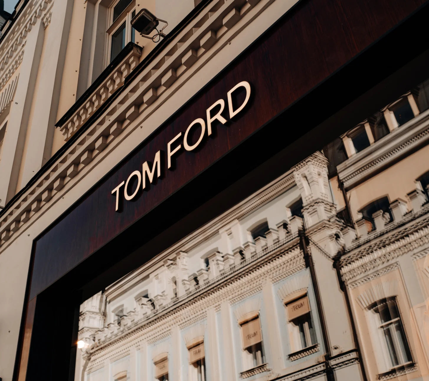 TOM FORD GC5693FAX1048XAWLB 関税送料込 TOM FORD トム・フォード ロゴ クラッチバッグ | ブラック