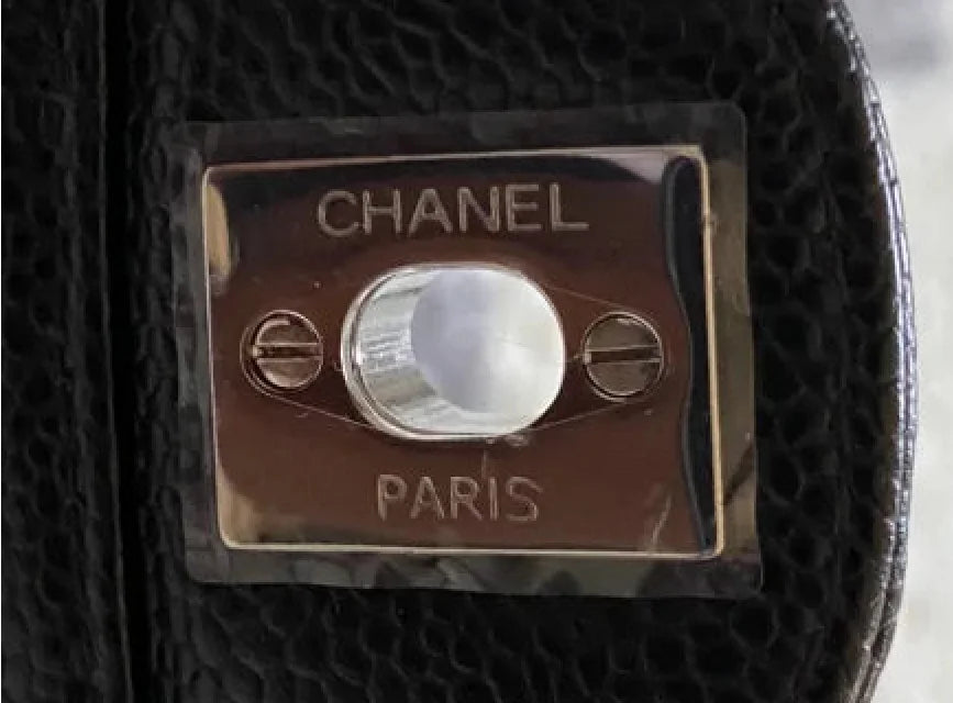 How to Identify a Fake Chanel Bag: Lightweight or Tarnished Hardware